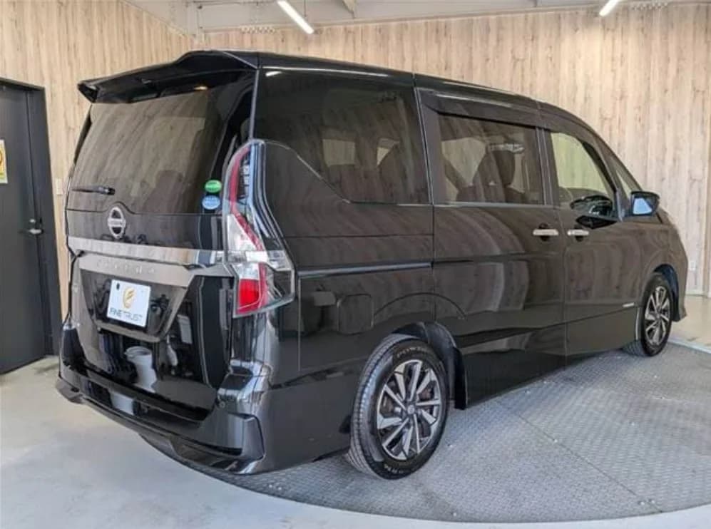2021 Nissan Serena Highway Star V8