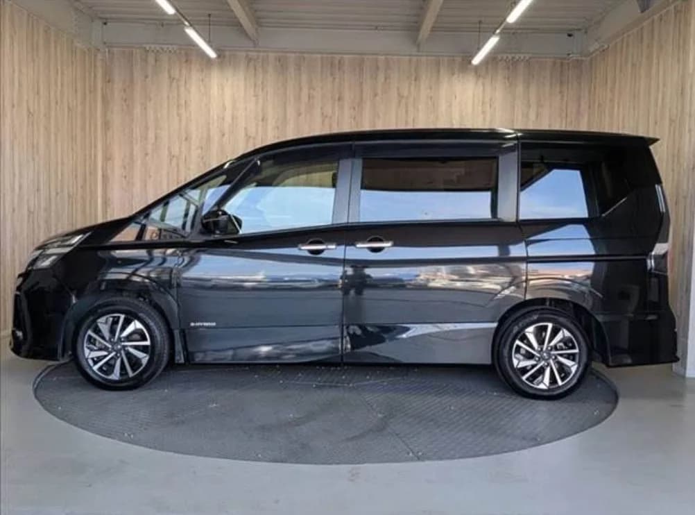 2021 Nissan Serena Highway Star V8