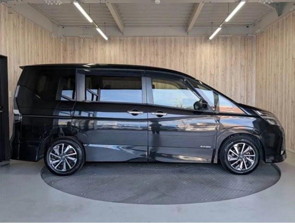 2021 Nissan Serena Highway Star V8